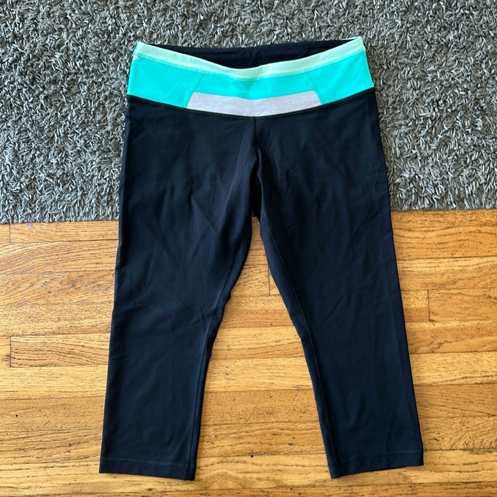 Lululemon Black Reversible Capri Leggings Teal Size 10 - Picture 2 of 10